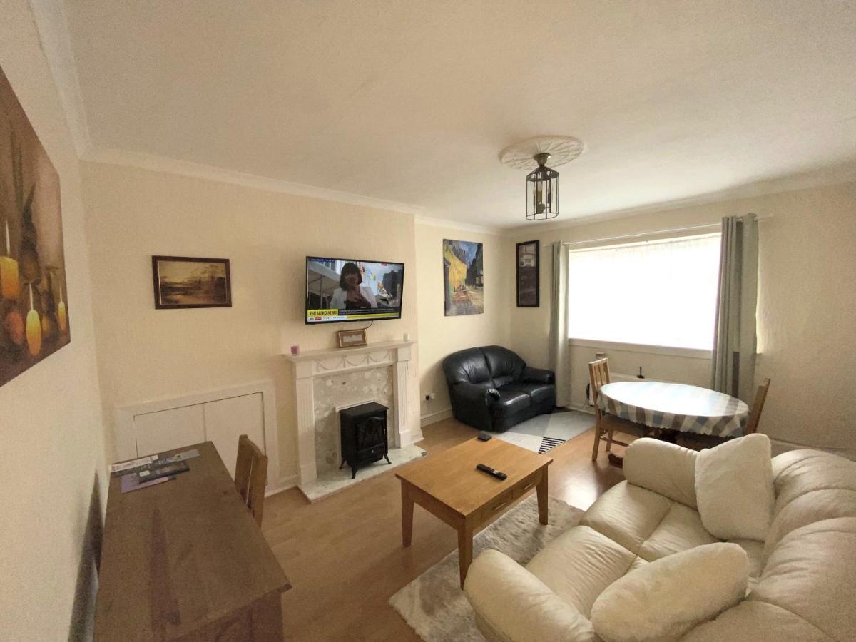 Private Lounge And Double Room Kilwinning エクステリア 写真