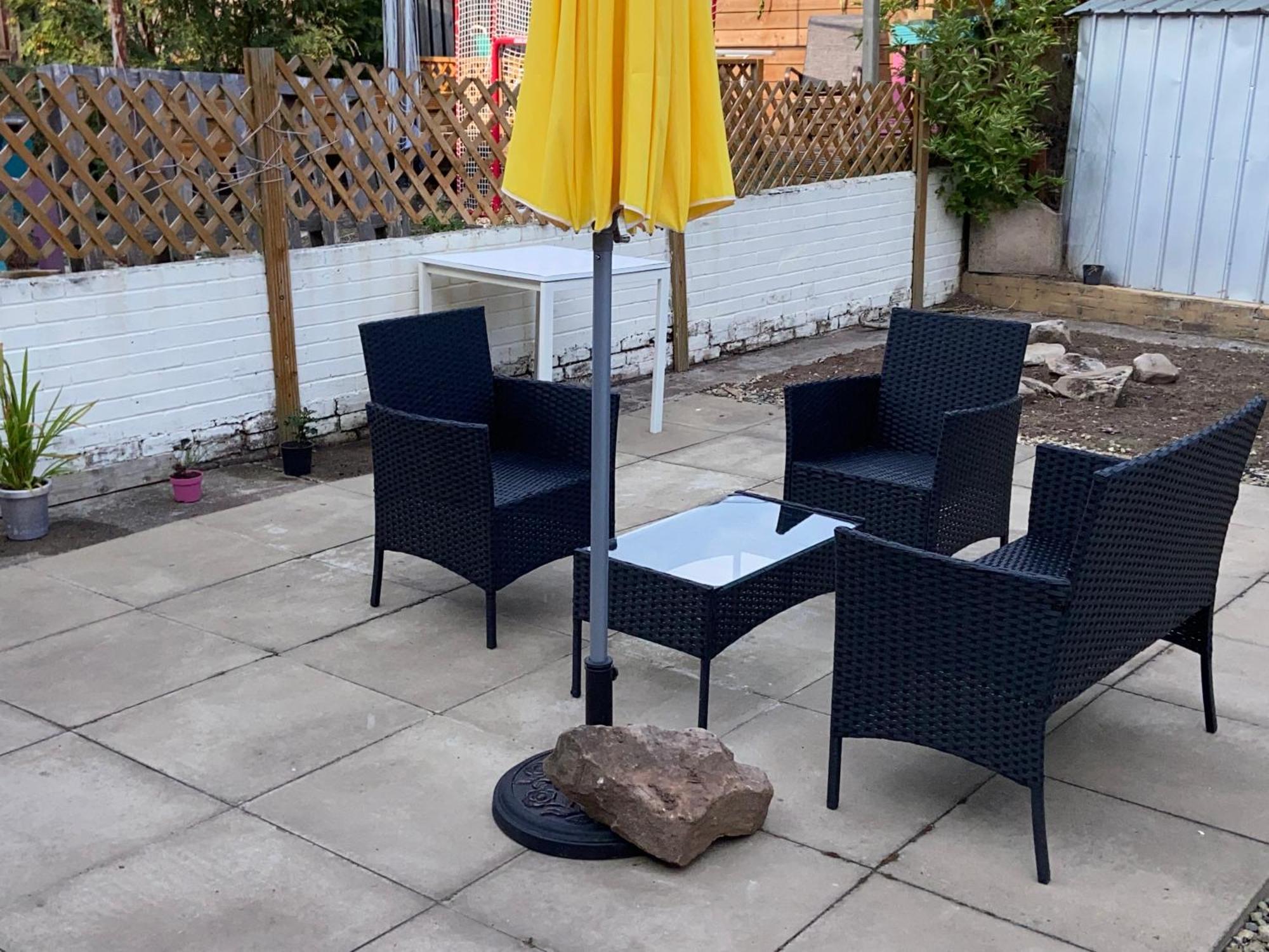 Private Lounge And Double Room Kilwinning エクステリア 写真